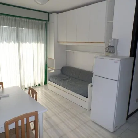 Flat With Large Balcony In דירה