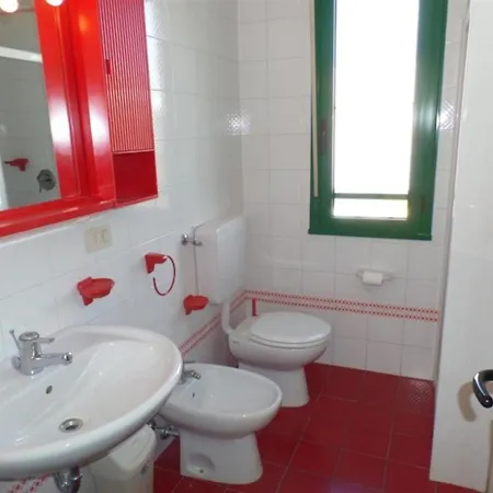 Flat With Large Balcony In דירה ביביונה